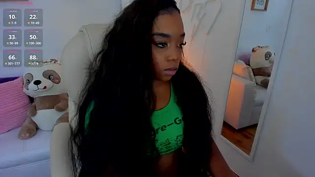 Snapshot of zobe_love chatting on 03.11.25 zobe love online show from 03.11.25