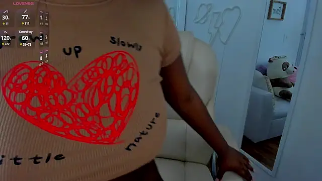 Snapshot of zobe_love chatting on 03.12.25 zobe love online show from 03.12.25