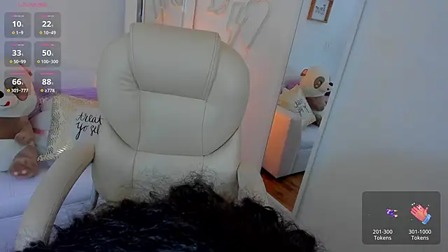 Snapshot of zobe_love chatting on 03.17.25 zobe love online show from 03.17.25