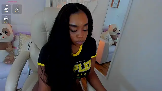 Snapshot of zobe_love chatting on 03.17.25 zobe love online show from 03.17.25