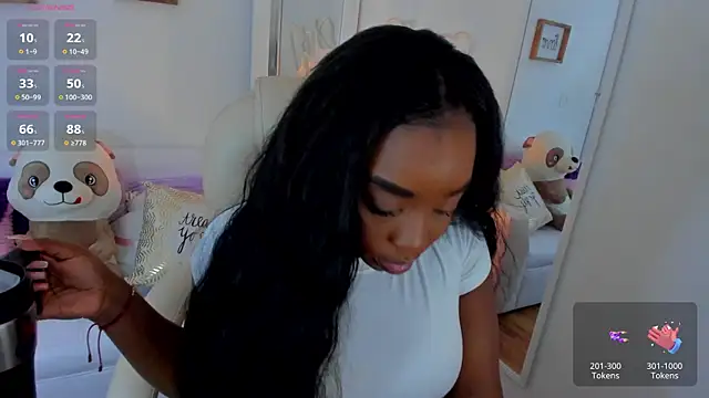 Snapshot of zobe_love chatting on 03.18.25 zobe love online show from 03.18.25