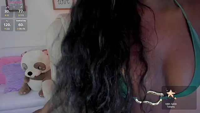 Snapshot of zobe_love chatting on 10.21.25 zobe love online show from 10.21.25