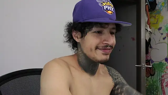 Snapshot of trieone chatting on 02.18.26 trieone online show from 02.18.26