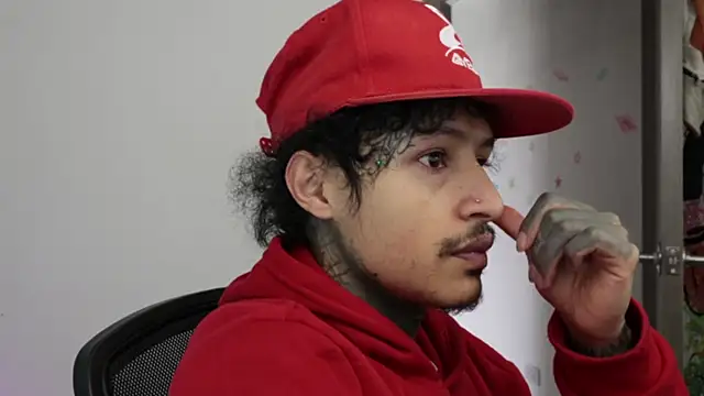 Snapshot of trieone chatting on 02.18.26 trieone online show from 02.18.26