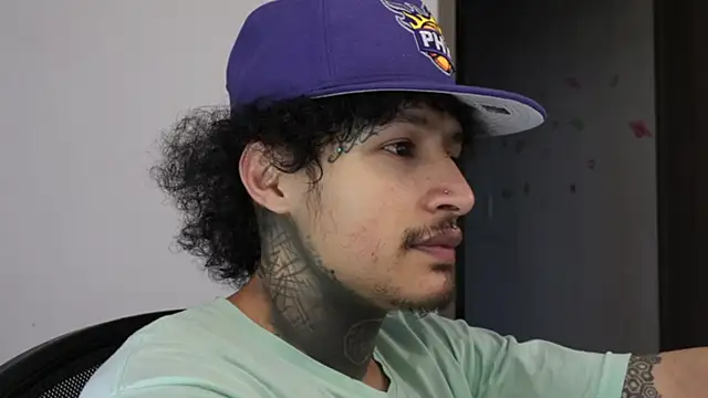 Snapshot of trieone chatting on 02.22.26 trieone online show from 02.22.26