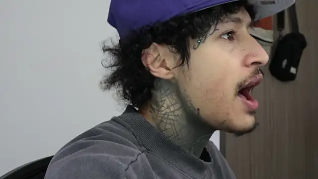 Snapshot of trieone chatting on 02.25.26 trieone online show from 02.25.26