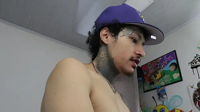 Snapshot of trieone chatting on 02.27.26 trieone online show from 02.27.26