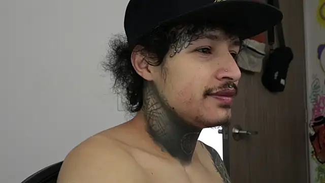 Snapshot of trieone chatting on 02.28.26 trieone online show from 02.28.26