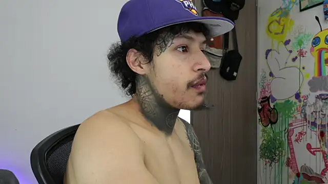 Snapshot of trieone chatting on 03.04.26 trieone online show from 03.04.26