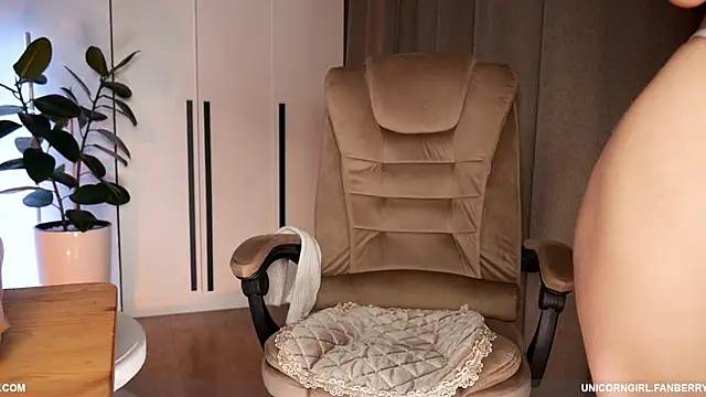 alicebalij online show from 11.03.25