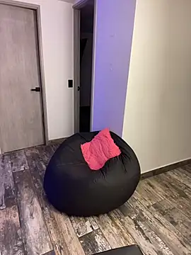 Victoria14  online show from 11.08.25