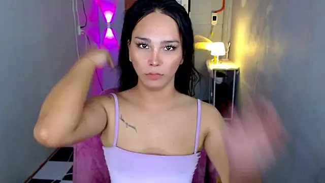 Snapshot of urnaughtydolly69 chatting on 06.25.26 urnaughtydolly69 online show from 06.25.26