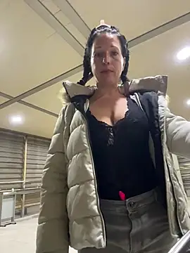 Viola Beck online show from 02.13.25