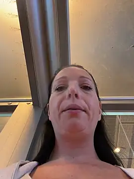 Viola Beck online show from 02.19.25