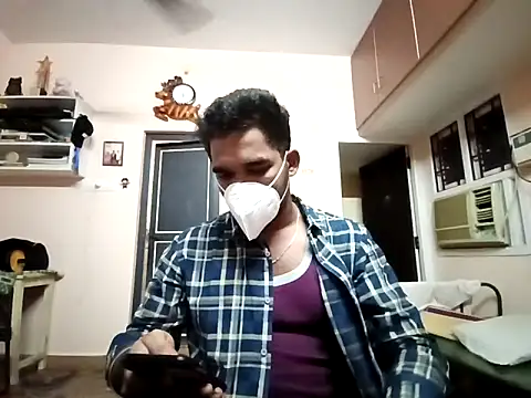 Snapshot of luckyloki chatting on 12.20.24 luckyloki online show from 12.20.24