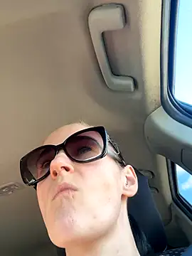 lolabunny9 online show from 11.23.25