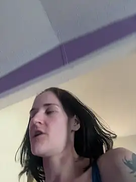 lolabunny9 online show from 11.29.25