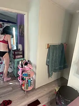 lolabunny9 online show from 12.17.25