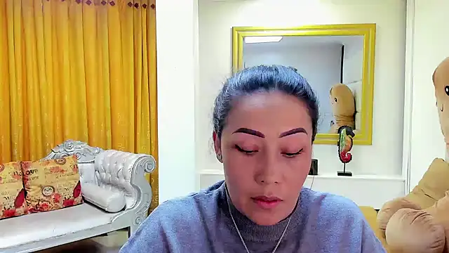 Snapshot of gaby_trent chatting on 12.14.24 gaby trent online show from 12.14.24