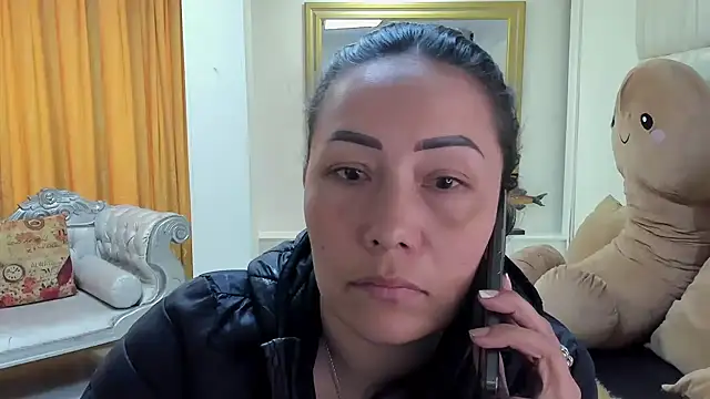 Snapshot of gaby_trent chatting on 12.21.24 gaby trent online show from 12.21.24