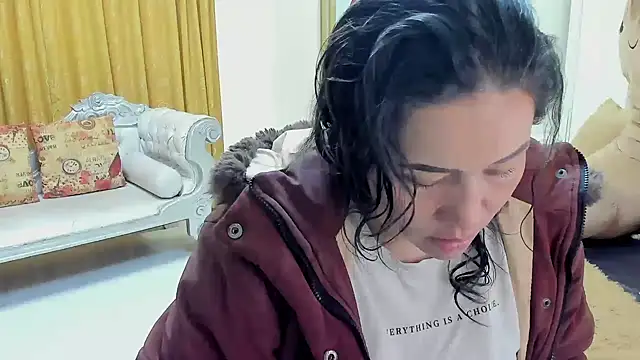 Snapshot of gaby_trent chatting on 12.23.24 gaby trent online show from 12.23.24