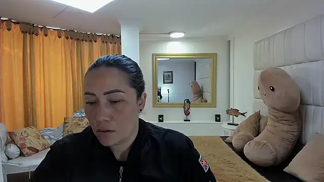 Snapshot of gaby_trent chatting on 09.10.25 gaby trent online show from 09.10.25