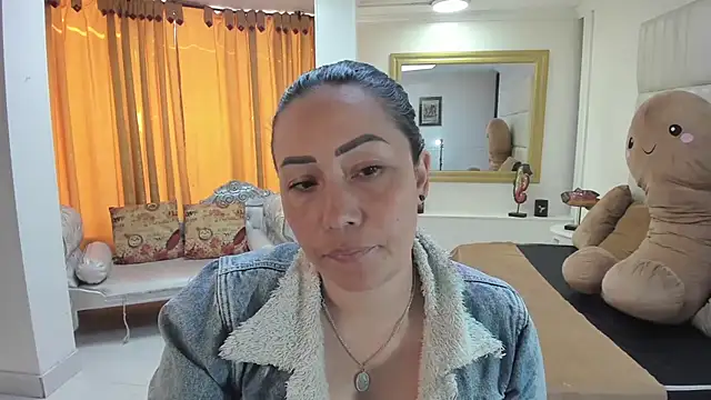 Snapshot of gaby_trent chatting on 09.16.25 gaby trent online show from 09.16.25