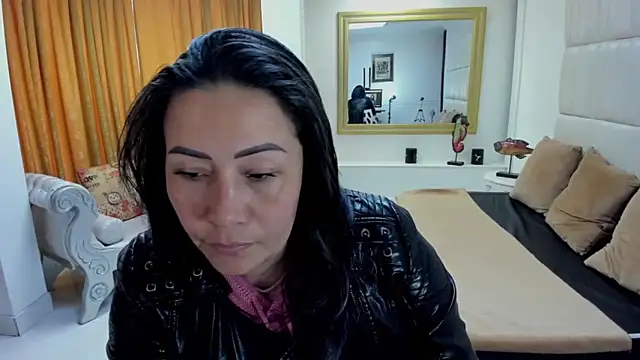 Snapshot of gaby_trent chatting on 09.29.25 gaby trent online show from 09.29.25