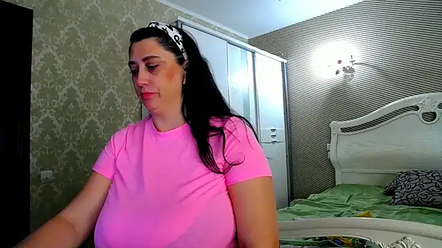 Snapshot of Evelyn_Shy chatting on 11.14.25 Evelyn Shy online show from 11.14.25