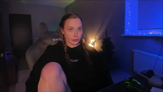 Snapshot of Rachel_Ro chatting on 12.18.24 Rachel Ro online show from 12.18.24