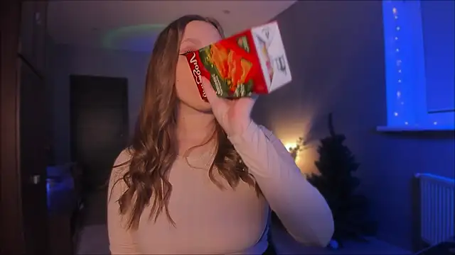 Snapshot of Rachel_Ro chatting on 12.19.24 Rachel Ro online show from 12.19.24