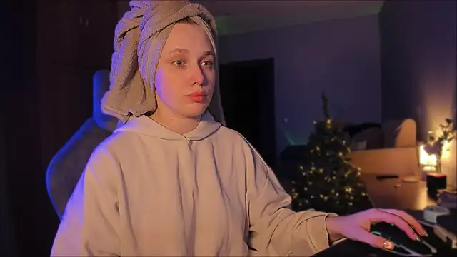 Snapshot of Rachel_Ro chatting on 12.26.24 Rachel Ro online show from 12.26.24