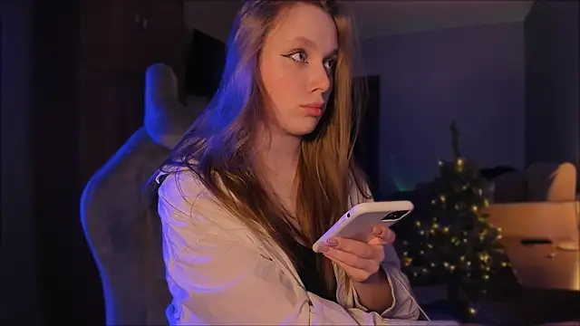 Snapshot of Rachel_Ro chatting on 12.26.24 Rachel Ro online show from 12.26.24