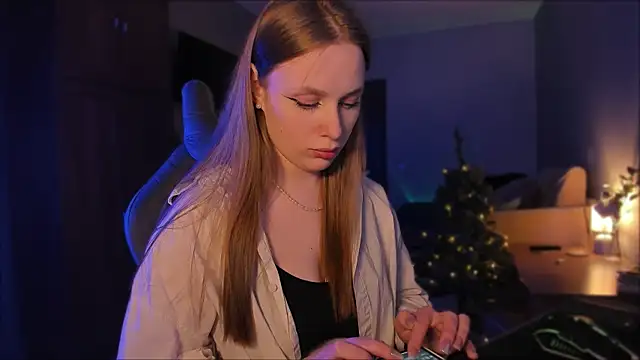 Snapshot of Rachel_Ro chatting on 12.27.24 Rachel Ro online show from 12.27.24