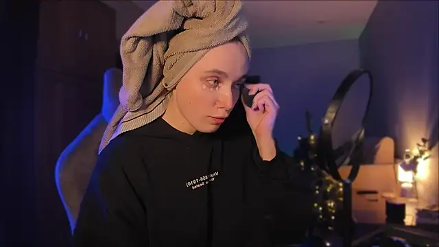 Snapshot of Rachel_Ro chatting on 12.29.24 Rachel Ro online show from 12.29.24