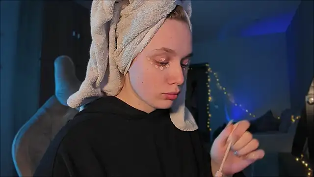 Snapshot of Rachel_Ro chatting on 01.22.25 Rachel Ro online show from 01.22.25