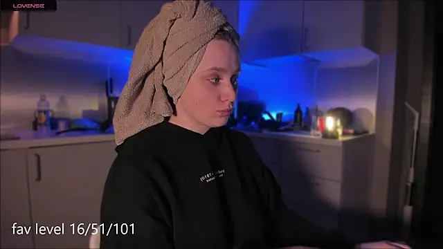 Snapshot of Rachel_Ro chatting on 09.28.25 Rachel Ro online show from 09.28.25