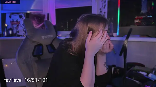 Snapshot of Rachel_Ro chatting on 10.25.25 Rachel Ro online show from 10.25.25