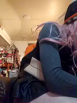 KandiK37 online show from 01.23.25