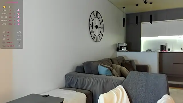 Juicy Bella online show from 09.13.25