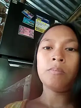 Snapshot of PinaySweet92 chatting on 10.28.25 PinaySweet92 online show from 10.28.25