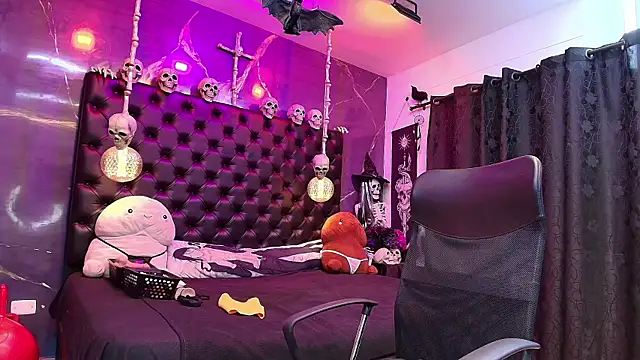 AlexHoe  online show from 01.18.25