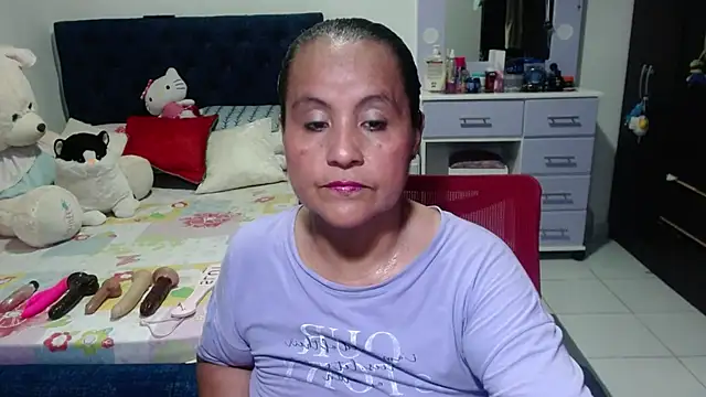 Snapshot of pervert_mommy_ chatting on 11.06.25 pervert mommy online show from 11.06.25