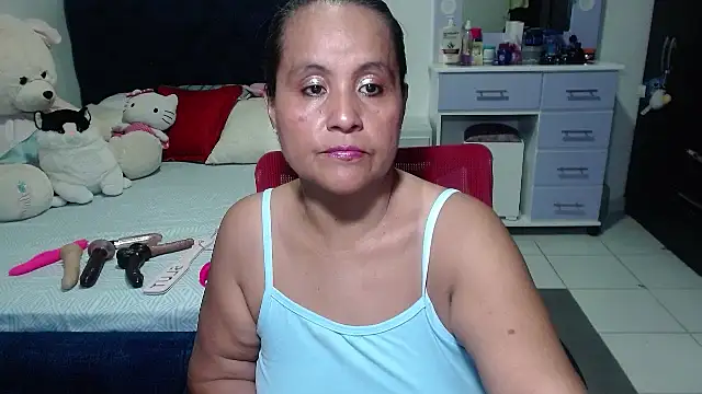 Snapshot of pervert_mommy_ chatting on 11.12.25 pervert mommy online show from 11.12.25