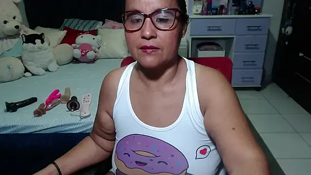 Snapshot of pervert_mommy_ chatting on 11.14.25 pervert mommy online show from 11.14.25