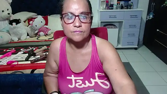 Snapshot of pervert_mommy_ chatting on 11.21.25 pervert mommy online show from 11.21.25