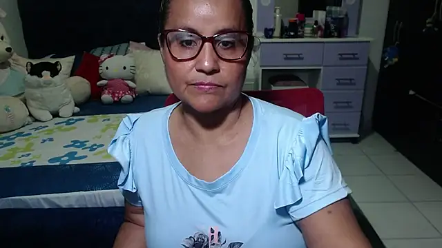 Snapshot of pervert_mommy_ chatting on 11.29.25 pervert mommy online show from 11.29.25