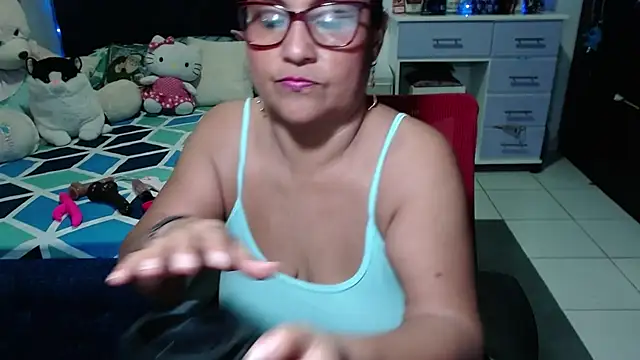 Snapshot of pervert_mommy_ chatting on 12.18.25 pervert mommy online show from 12.18.25