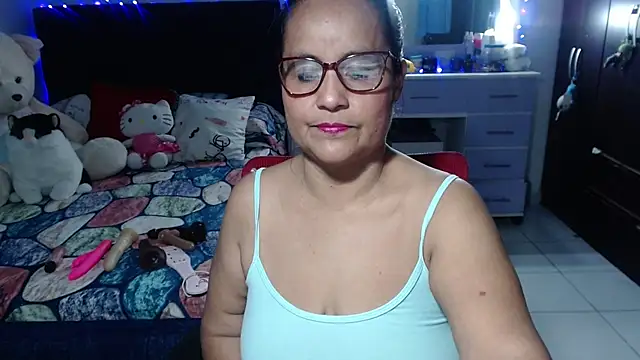 Snapshot of pervert_mommy_ chatting on 01.08.26 pervert mommy online show from 01.08.26