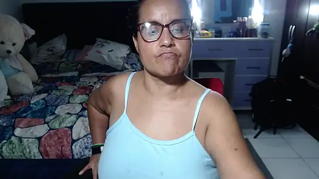 Snapshot of pervert_mommy_ chatting on 01.10.26 pervert mommy online show from 01.10.26